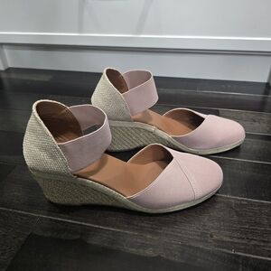 Tommy Bahama Pink Wedge Sandals